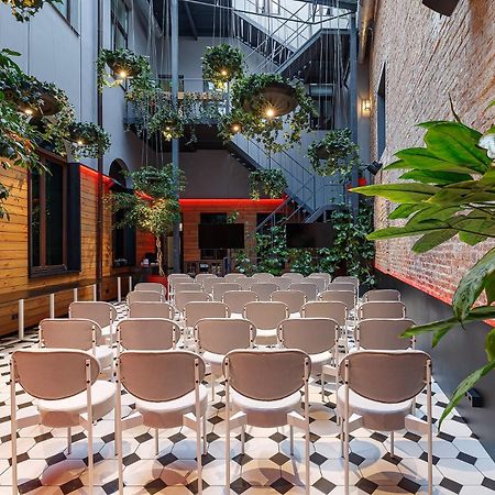 Ferenc Hotel & Restaurant Lviv Buitenkant foto