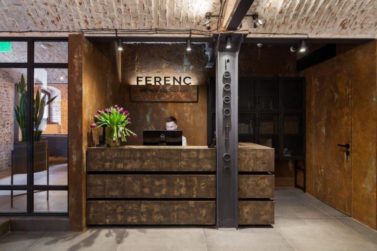 Ferenc Hotel & Restaurant Lviv Buitenkant foto