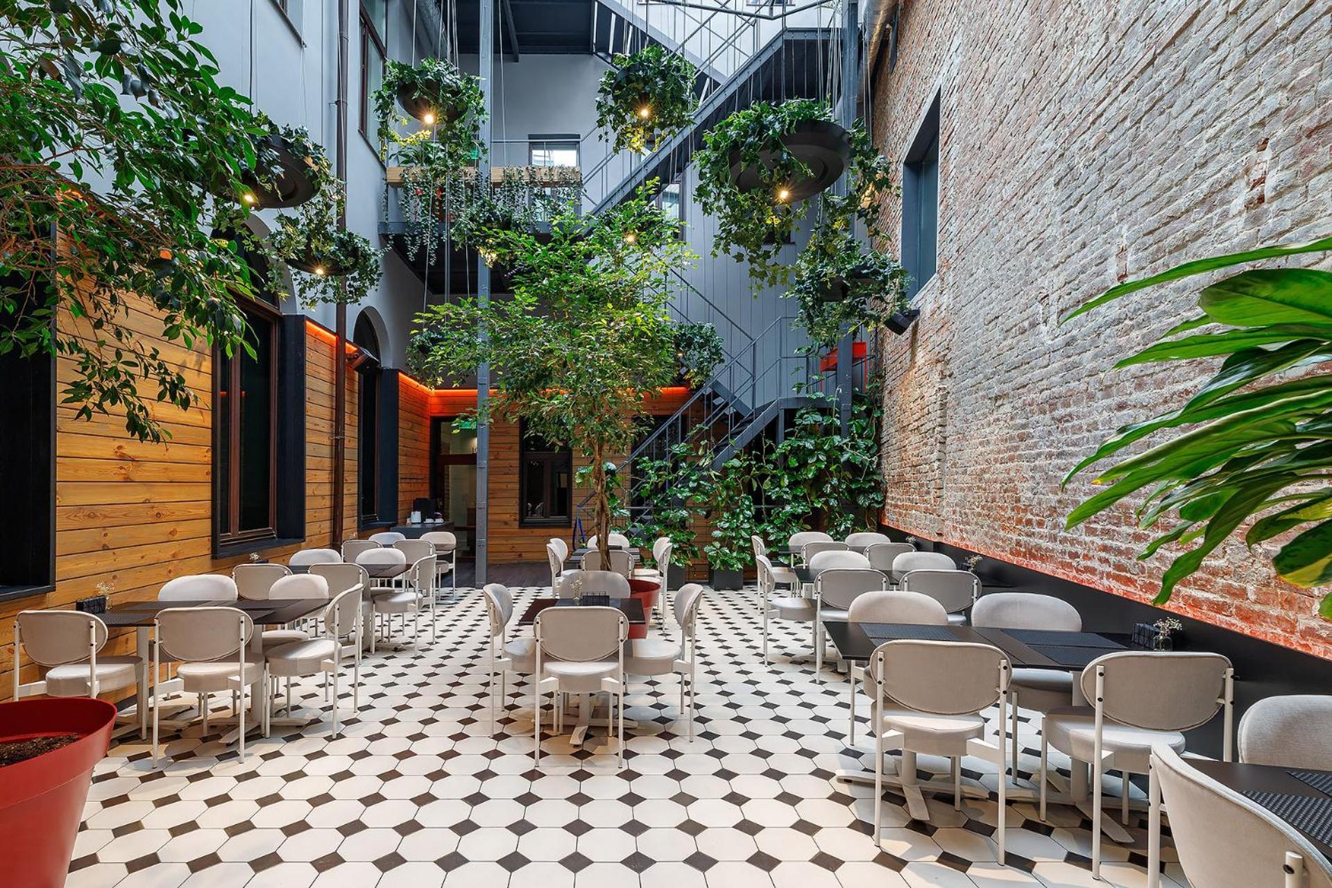 Ferenc Hotel & Restaurant Lviv Buitenkant foto