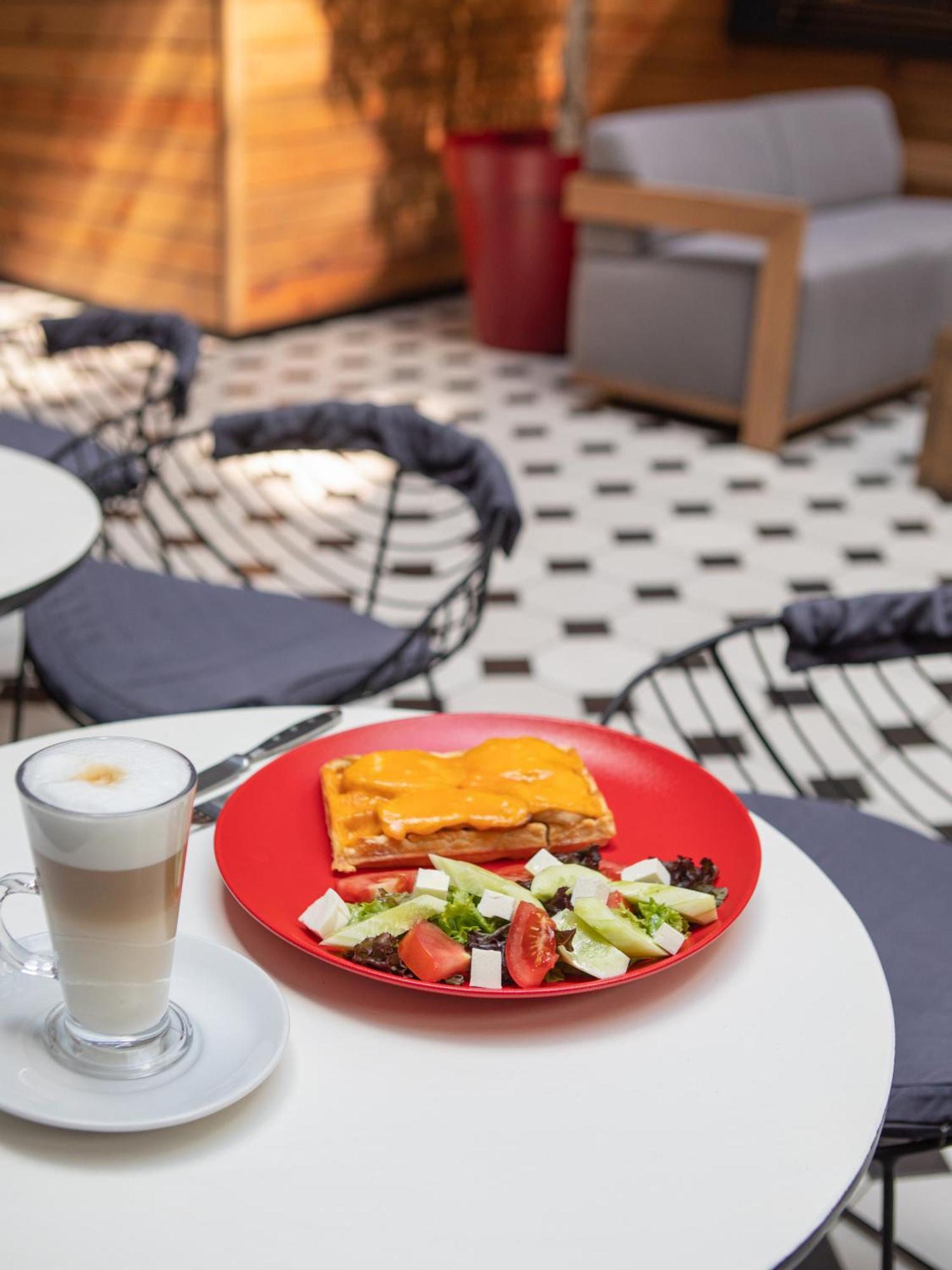Ferenc Hotel & Restaurant Lviv Buitenkant foto