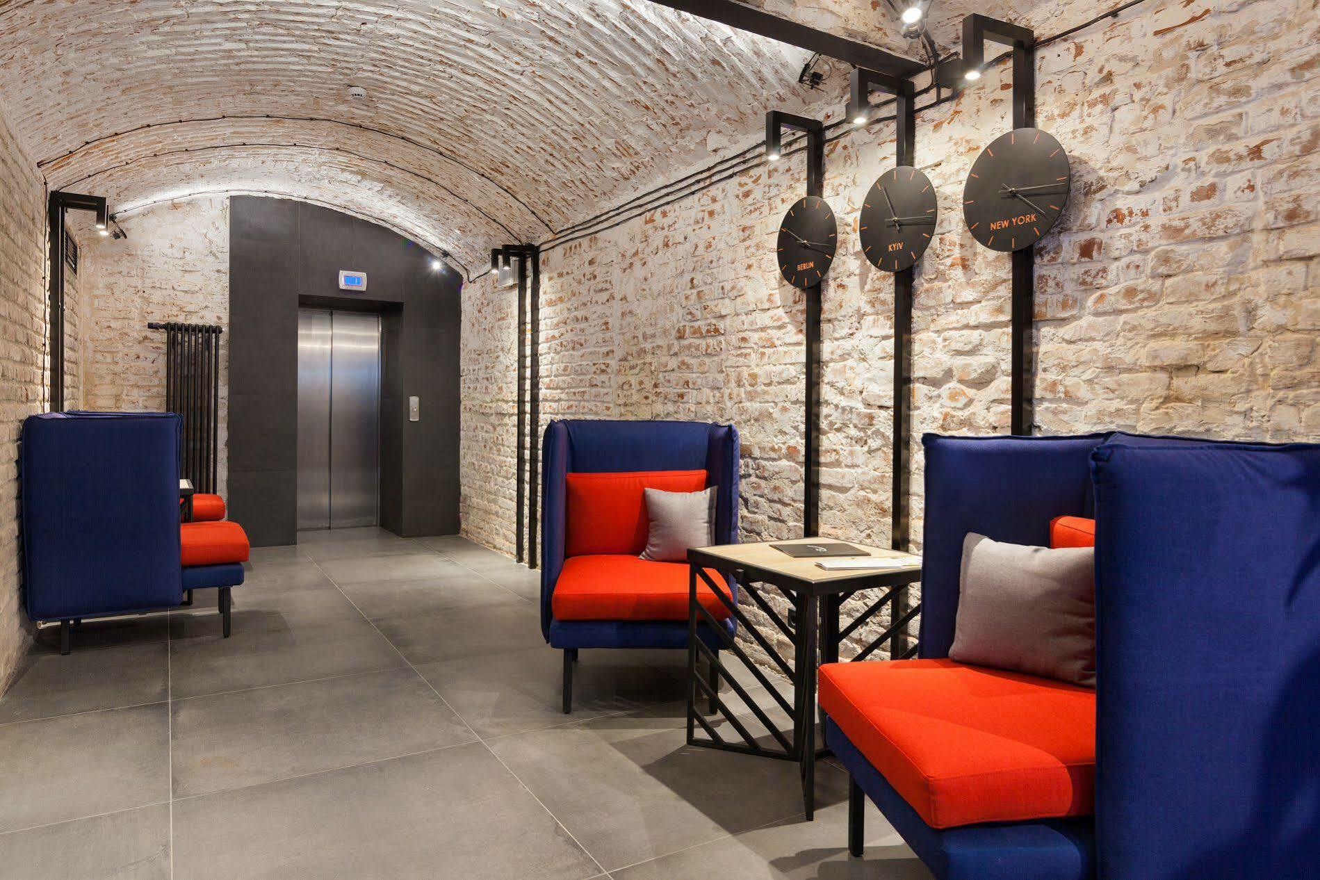 Ferenc Hotel & Restaurant Lviv Buitenkant foto
