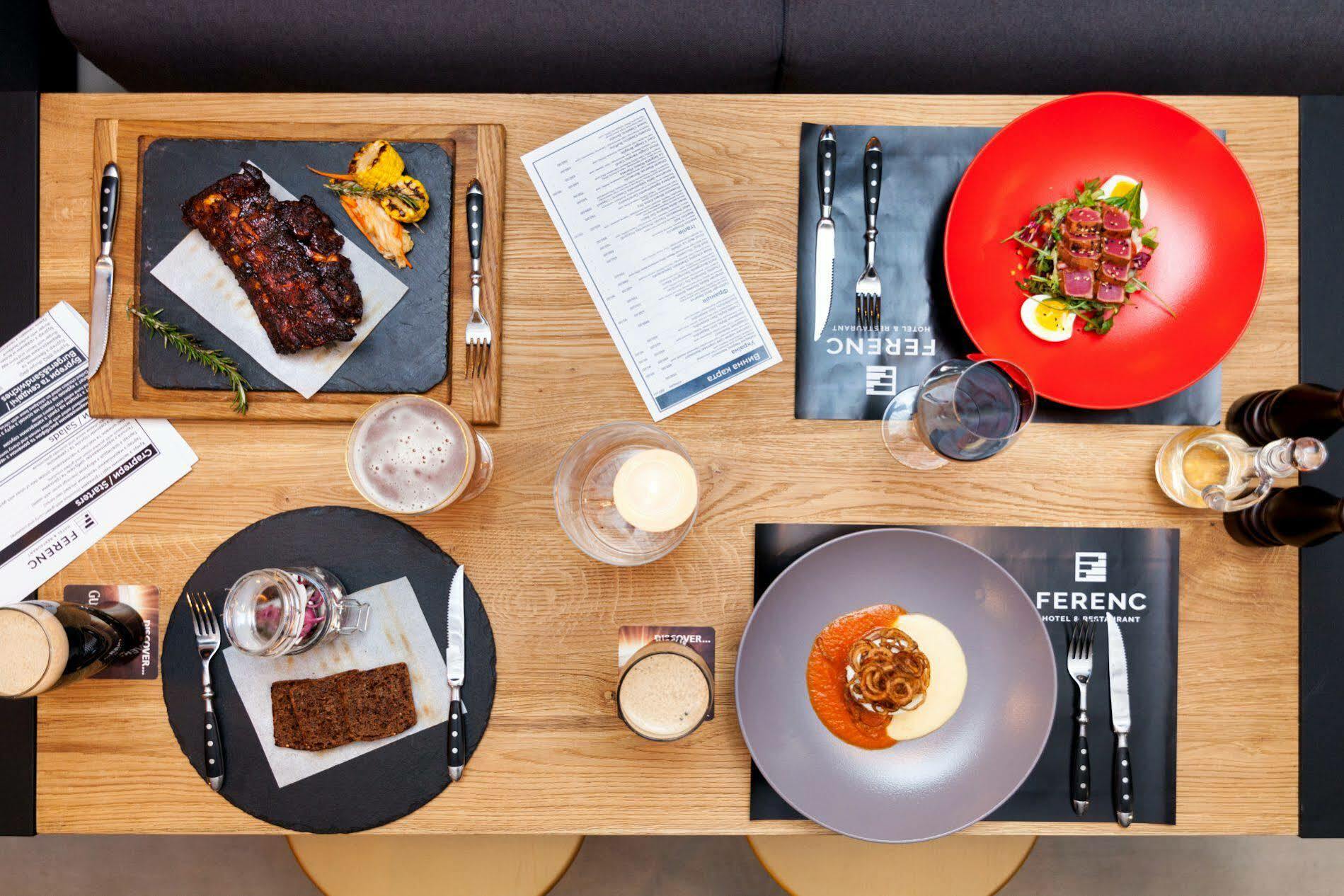 Ferenc Hotel & Restaurant Lviv Buitenkant foto