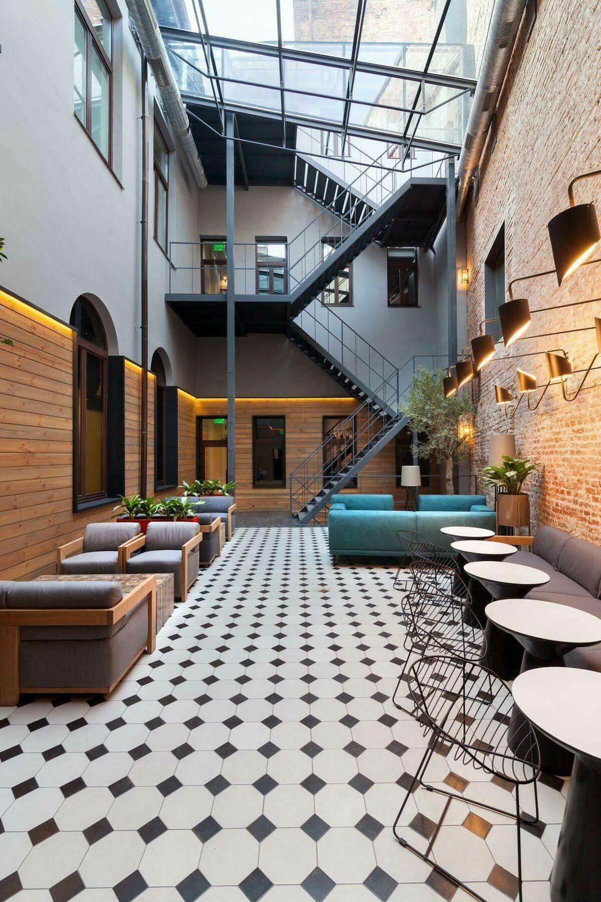 Ferenc Hotel & Restaurant Lviv Buitenkant foto