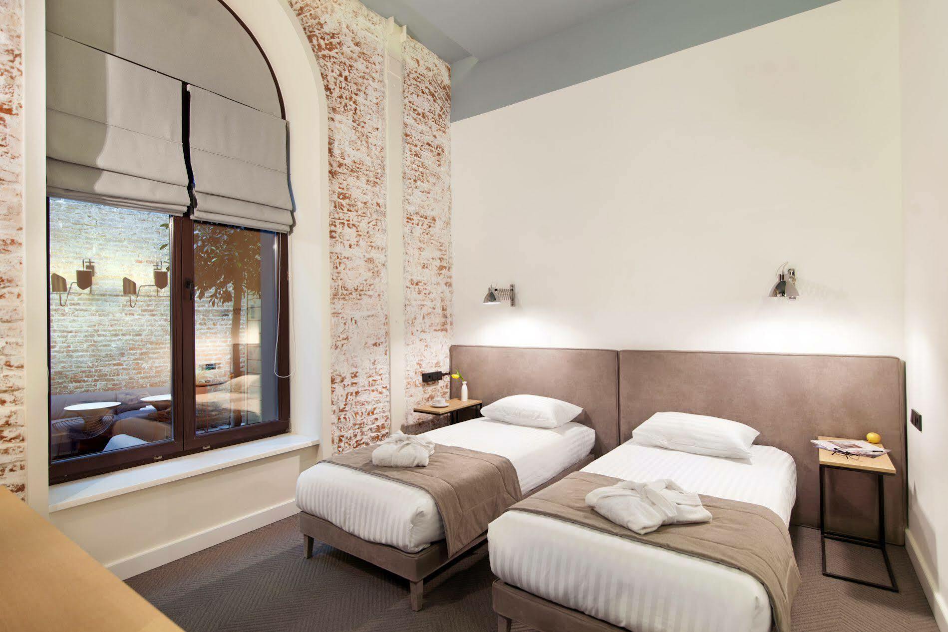 Ferenc Hotel & Restaurant Lviv Buitenkant foto