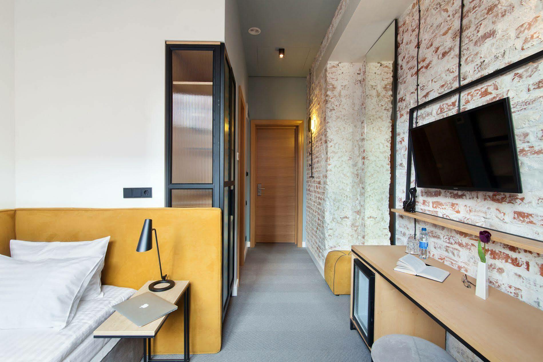 Ferenc Hotel & Restaurant Lviv Buitenkant foto