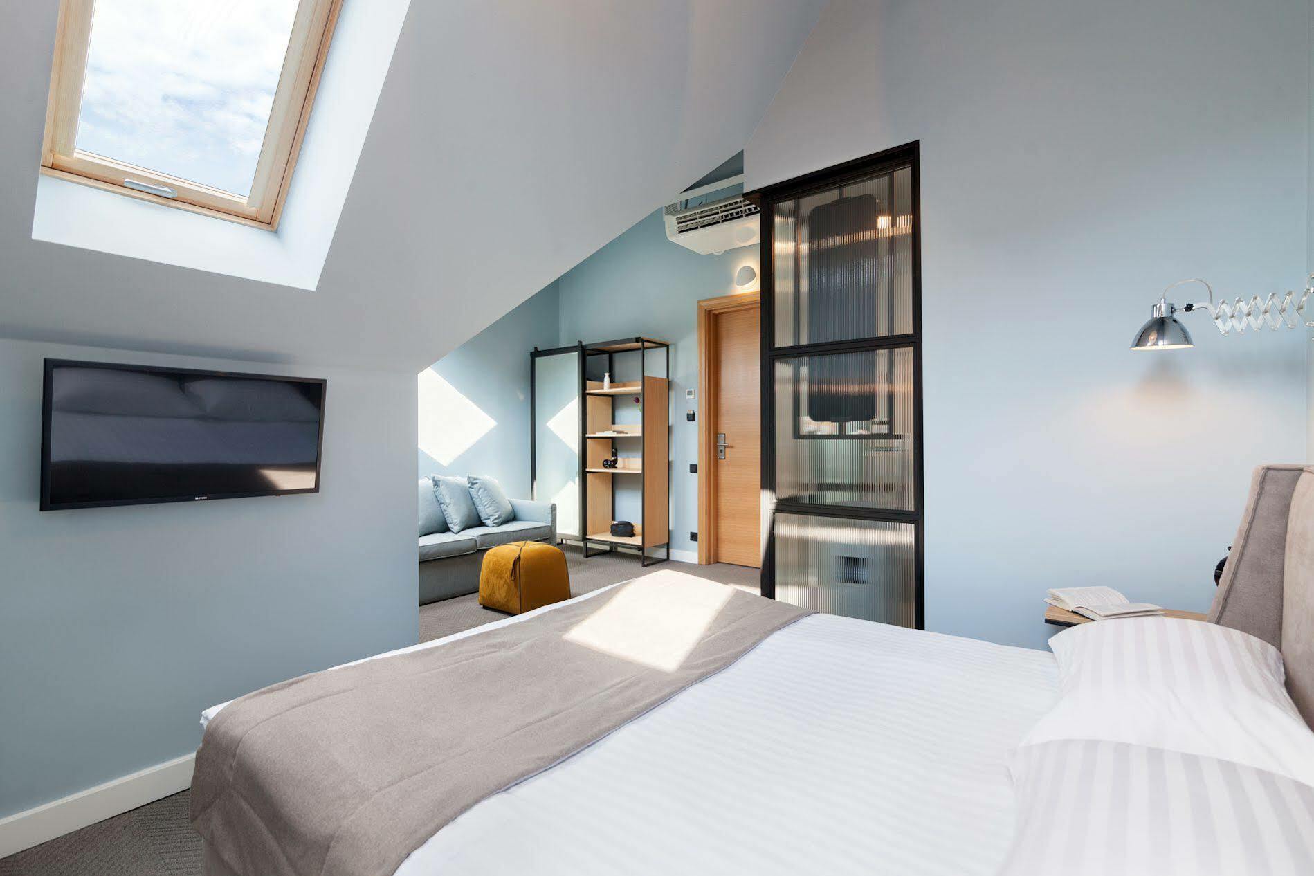 Ferenc Hotel & Restaurant Lviv Buitenkant foto