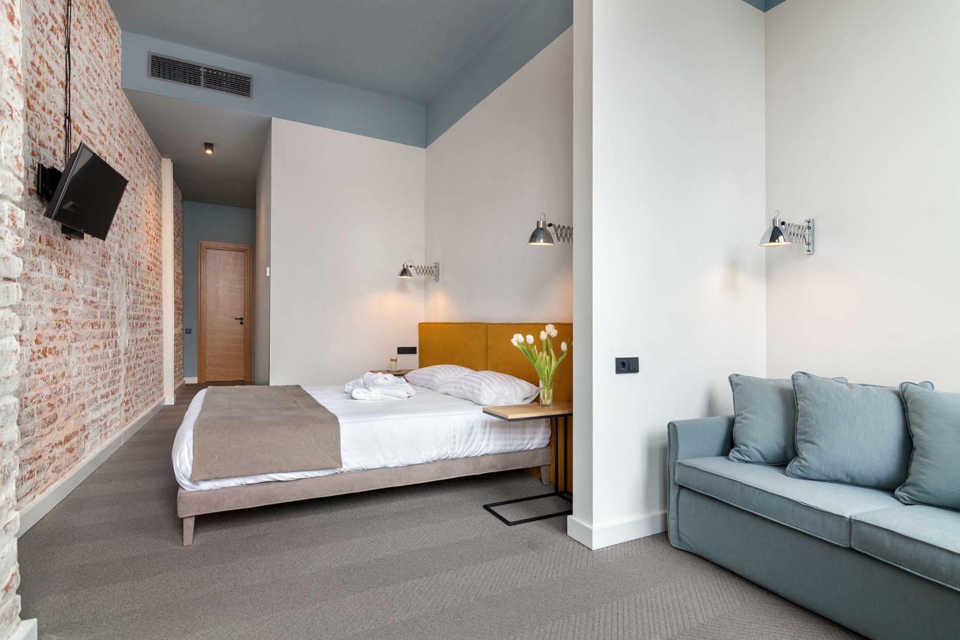 Ferenc Hotel & Restaurant Lviv Buitenkant foto