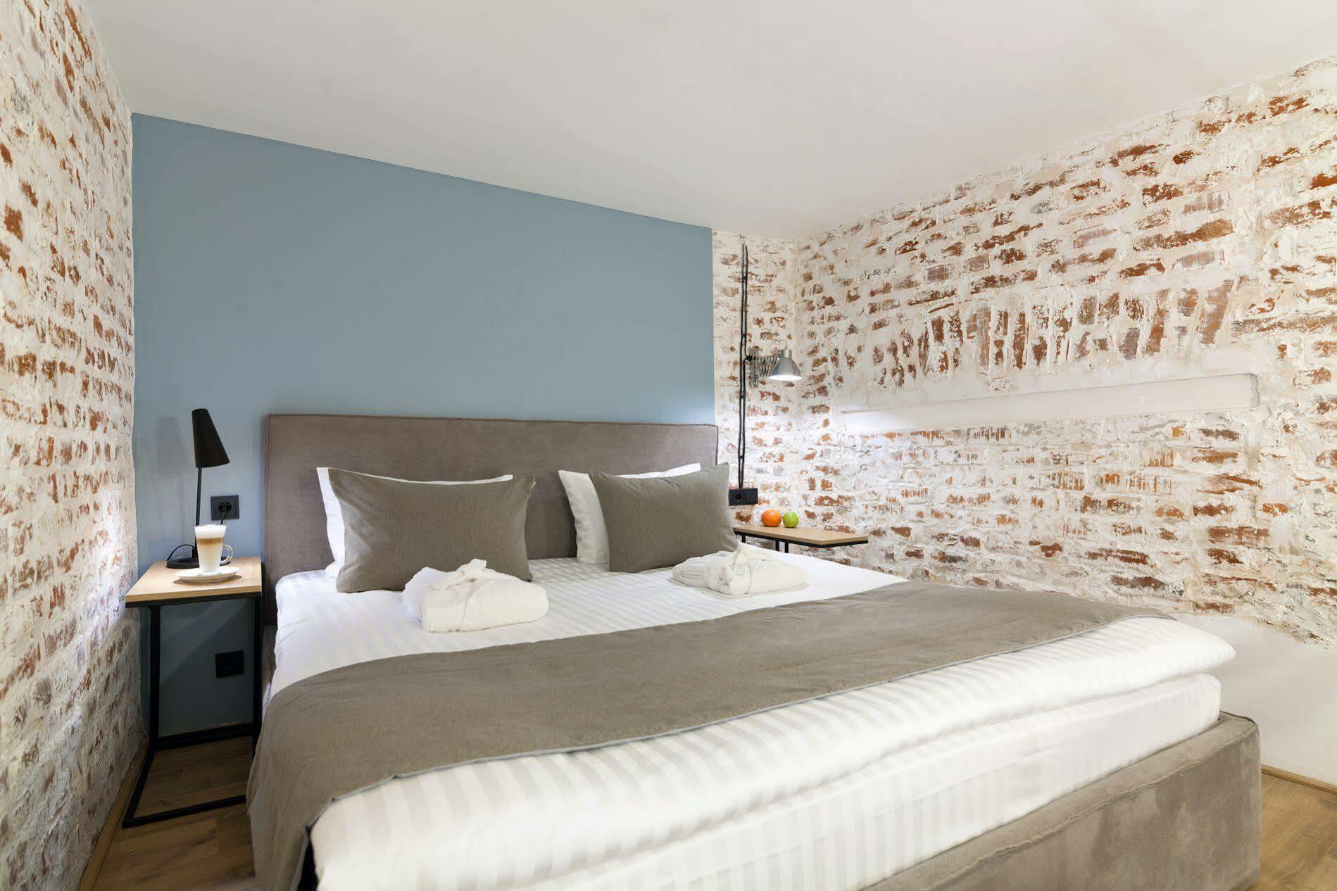 Ferenc Hotel & Restaurant Lviv Buitenkant foto