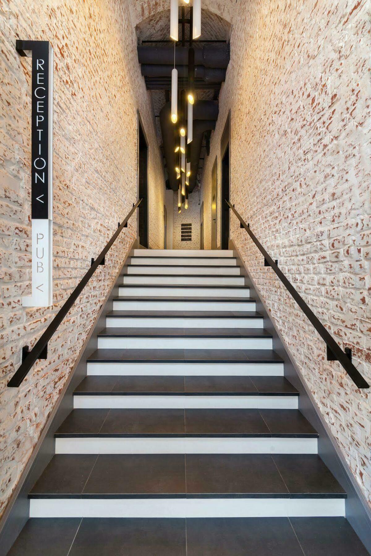 Ferenc Hotel & Restaurant Lviv Buitenkant foto